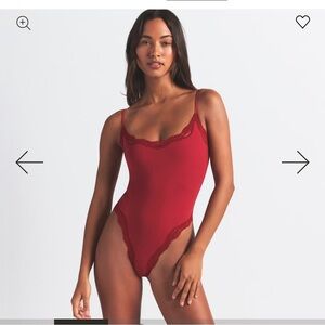 SKIMS Bodysuit extra small color Cayenne